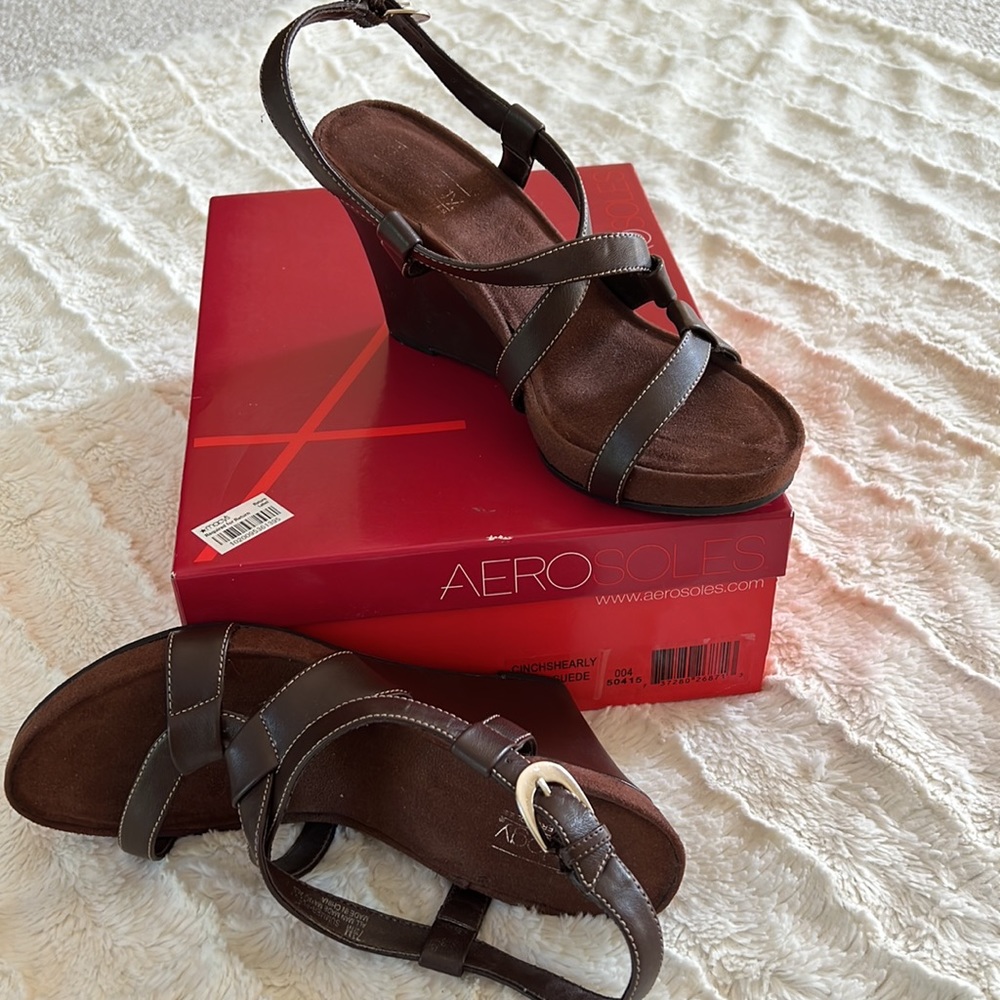 AEROSOLES “Cinchshearly” Wedge Sandal, cushioned suedes insole silver buckle